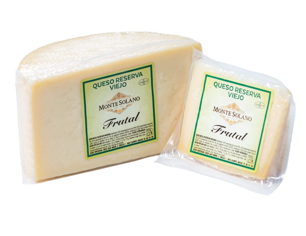Queso de mezcla añejo artesano frutal Montesolano en formato de medio queso y cuña