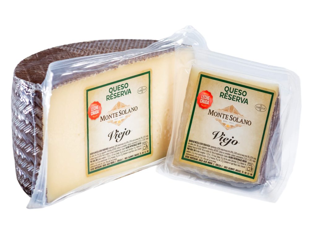 Queso de mezcla añejo reserva Montesolano de sabor intenso en formato de medio queso y cuña